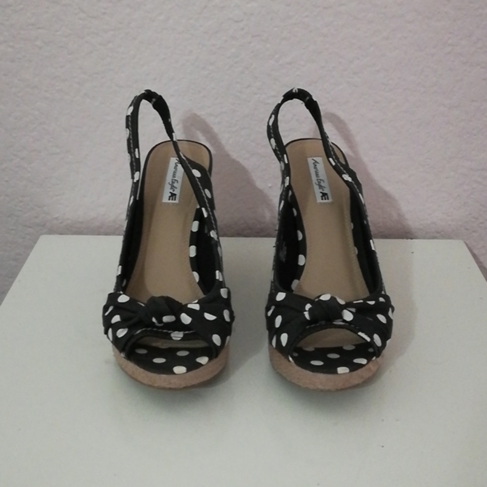 American Eagle Black and White Wedges